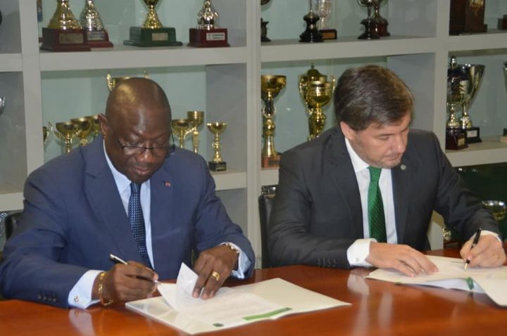 Coopération :  le ministère ivoirien des sports signe un protocole d’accord avec le Sporting  Club de Portugal